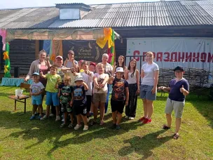 24 июля, рабочая группа под председательством заместителя главы администрации по социальным вопросам Ольги Витальевны Лоскуниной посетила дворовые площадки при домах культуры в д. Шадрино, д. Гавриловка и д. Семино
