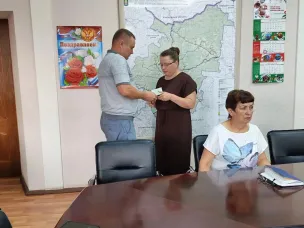 7.07.2026 года  на  оперативном совещании глава местного самоуправления ,секретарь местного отделения партии «Единая Россия» Алексей Александрович Васильев передал государственные награды семьям погибших участников специальной военной операции.