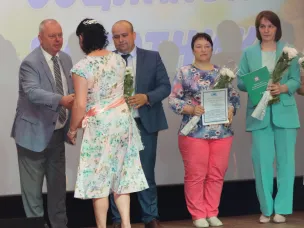 В ККЗ «Мир» прошло торжественнее мероприятие по случаю празднования Дня социального работника