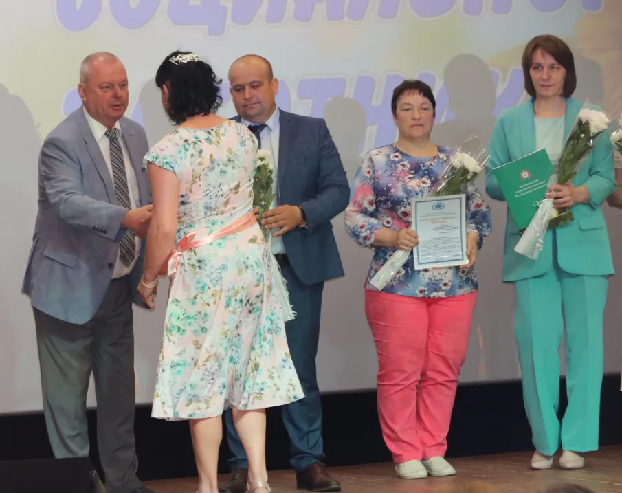 В ККЗ «Мир» прошло торжественнее мероприятие по случаю празднования Дня социального работника