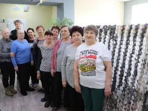 Сёминские ветераны ждут земляков, участников СВО, с победой домой, а пока активно изготавливают маскировочные сети