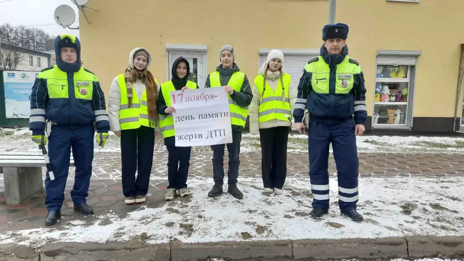 Ковернинские госавтоинспекторы,отряды ЮИД и общественники провели акцию❗День памяти жертв ДТП ❗