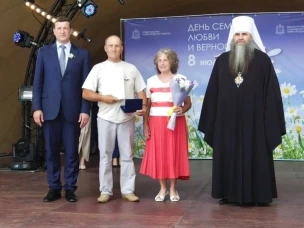 Глеб Никитин вручил медали «За любовь и верность»