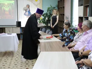 Одно золото на двоих В день памяти святых Петра и Февронии Муромских в округе чествовали супружеские пары, прожившие вместе полвека