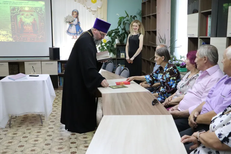 Одно золото на двоих В день памяти святых Петра и Февронии Муромских в округе чествовали супружеские пары, прожившие вместе полвека