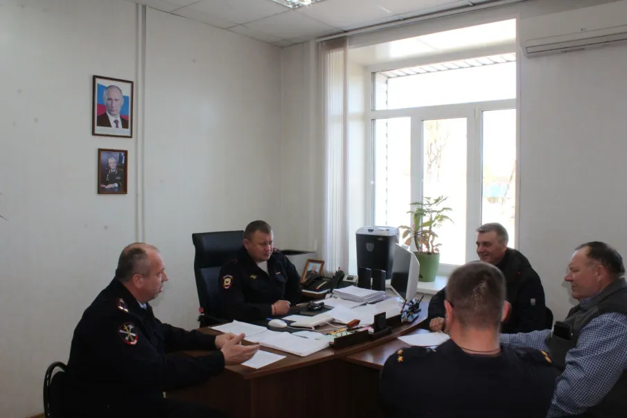 Ковернинские полицейские и общественники обсудили вопросы распространения экстремизма среди молодежи