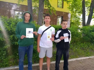 26 мая, в рамках Всероссийского антинаркотического месячника, прошла профилактическая акция. Сотрудники Управления образования, курирующие вопросы профилактики, совместно с секретарём Комиссии по делам несовершеннолетних вышли в общественные места, чтобы напомнить жителям о вреде наркотиков.