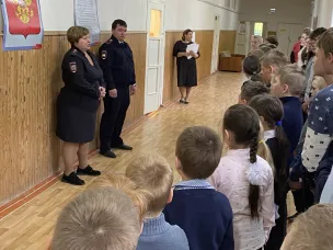 Сотрудники  МО МВД России «Ковернинский» посетили учащихся Семинской средней школы.