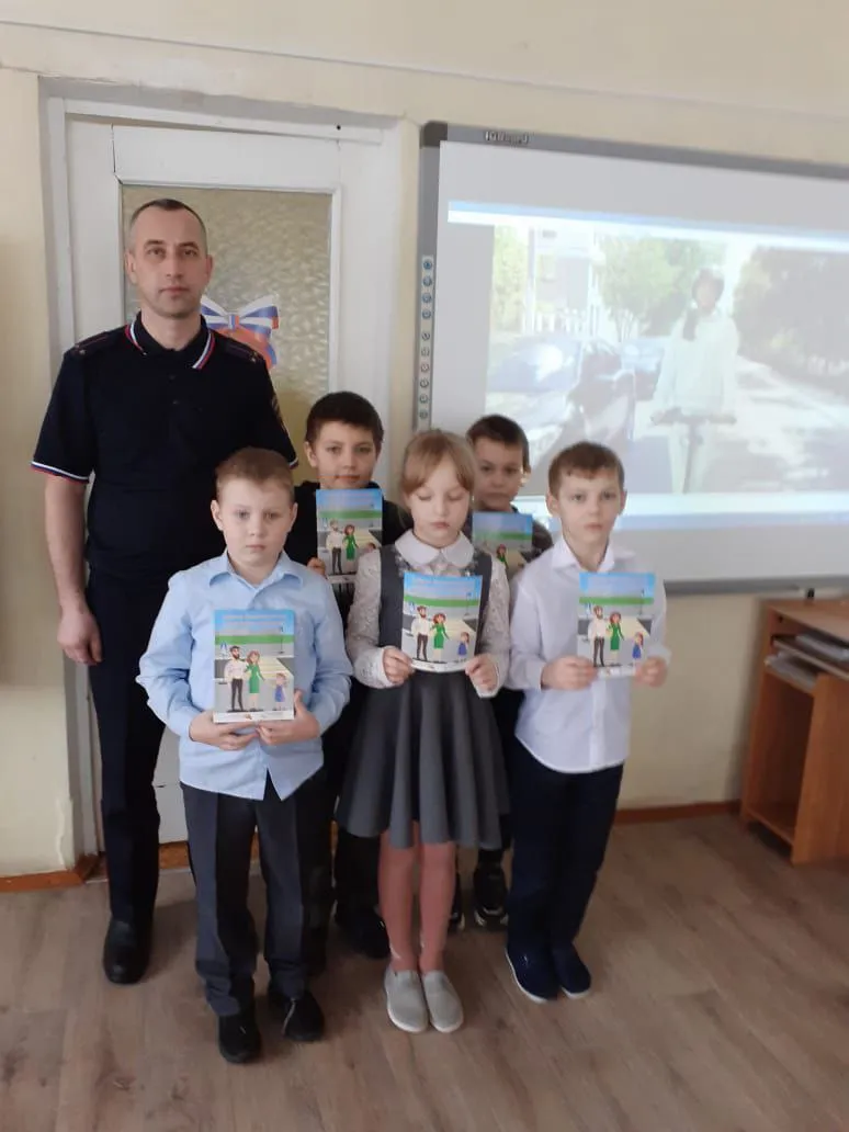 Сотрудники ОГИБДД МО МВД России «Ковернинский» на постоянной основе посещают образовательные учреждения